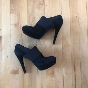 Stuart Weitzman Black Suede Greatneck Pumps